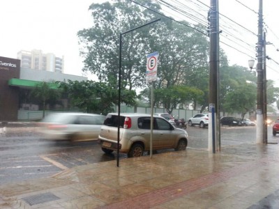 Somente no dia 2 de janeiro foram mais de 100 milímetros de chuva em Dourados (Foto: André Bento)