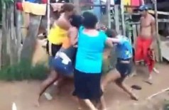 Mulheres brigam após bebedeira e até policiais são agredidos