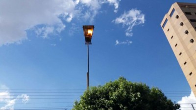 A iluminação nas ruas de Dourados deixa a desejar e tem sido alvo de reclamação da população (Foto: Karol Chicoski/94FM)