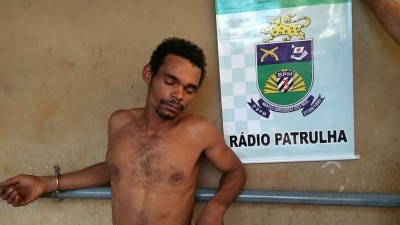 A população segurou o bandido até a chegada da polícia.  (Foto: Adilson Domingos)