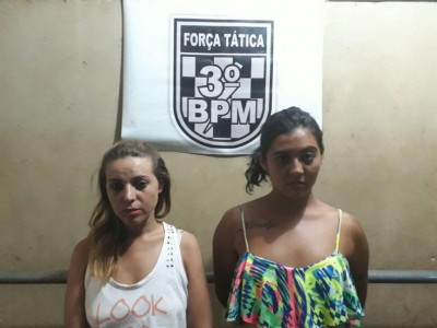 Mulheres que 'chefiavam' boca de fumo em Dourados são presas pela Polícia Militar (Fotos: divulgação/PM)
