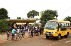 Aulas na rede municipal tiveram início quinta-feira e alunos foram dispensados por falta de professores (Foto: A. Frota)
