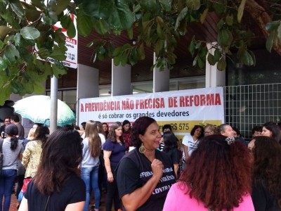 Além dos profissionais da Educação, bancários, movimentos sociais e alguns outros sindicatos também estão participando do ato (Foto: divulgação/Simted)