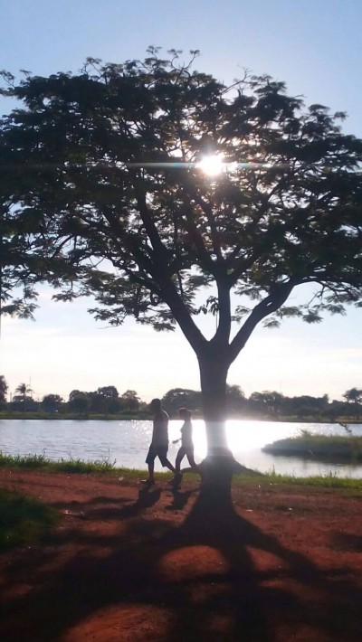 Das 5h da manhã às 15h temperatura subiu 17 graus em Dourados nesta sexta-feira (Foto: Eliel Oliveira)