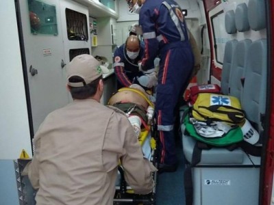 Idoso chegou a ser socorrido pelos Bombeiros, mas não resistiu e morreu (Foto: Adilson Domingos)