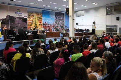 Projeto da prefeitura para rever PCCR do funcionalismo foi aprovado em primeira votação na Câmara de Dourados (Foto: Thiago Morais/Divulgação)