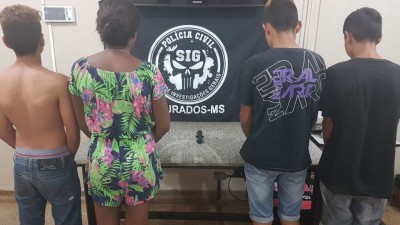 Menores apreendidos e mulher presa por envolvimento na morte de Marcos Felipe dos Santos Gomes (Foto: Sidnei Bronka)