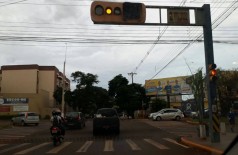 Semáforo na esquina da Rua Monte Alegre esquina com Avenida Presidente Vargas está sem funcionar (Foto: divulgação)