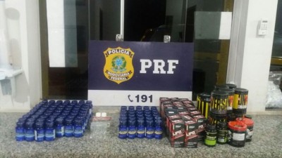 Anabolizantes e suplementos apreendidos pela PRF (Foto: divulgação/PRF)