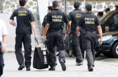 Policiais federais cumprem 45 mandados de prisão contra doleiros