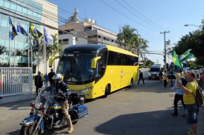 Ônibus da CBF leva a seleção brasileira de futebol até o Aeroporto Internacional Tom Jobim, de onde os jogadores embarcam para Londres/Vladimir Platonow/Agência Brasil