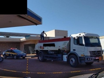 Rede de postos recebeu gasolina nesta segunda-feira em Dourados (Foto: Adilson Domingos)