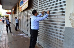 Lojas ficaram fechadas no centro de Dourados por uma hora nesta segunda-feira (Foto: Assessoria Aced)