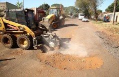 Empresa contratada pelo município com dinheiro do Estado receberá mais R$ 920 mil pelo tapa-buracos (Foto: A. Frota)