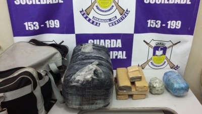 Droga apreendida pela Guarda Municipal de Dourados (Foto: Sidnei Bronka)