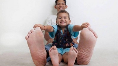 Jeison Orlando tem os maiores pés do planeta - Foto: Divulgação/Guinness World Records