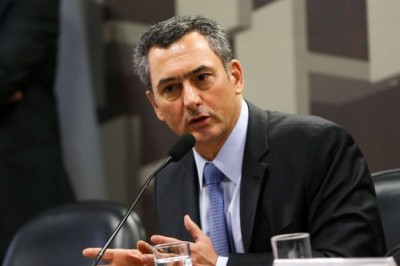 Eduardo Guardia disse que é preciso discutir o amortecimento da flutuação do preço do petróleo respeitando as regras da Lei de Responsabilidade Fiscal (Foto: Marcelo Camargo/Agência Brasil)