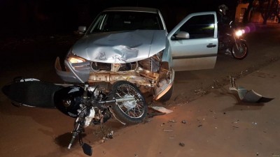 Com o impacto da batida, o motociclista foi arremessado a  mais de 10 metros do local do acidente (Fotos: Marcos Pierry)