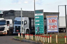 Para representantes do setor de transportes, o preço do diesel ainda está longe do ideal - Foto: Valdenir Rezende / Correio do Estado