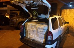 Carro apreendido com produtos contrabandeados do Paraguai (Foto: divulgação/DOF)