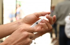 Até a semana passada, 82% das pessoas inseridas nos grupos de risco haviam se vacinado em Dourados (Foto: A. Frota)