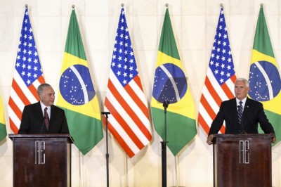 O presidente Michel Temer e o vice-presidente do EUA, Mike Pence, durante declaração à imprensa, no Palácio Itamaraty (Foto: Marcelo Camargo/Agência Brasil)