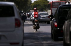 Congestionamentos e complicações do trânsito são alguns dos fatores que incentivaram a população a investirem em motos  (Foto: Marcelo Camargo/Agência Brasil)
