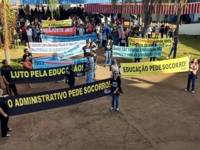 Educadores devem fazer nova manifestação na Prefeitura de Dourados (Foto: Divulgação/Simted)
