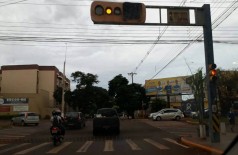 Semáforo na esquina da Rua Monte Alegre com Avenida Presidente Vargas já passou fim de semana estragado (Foto: Arquivo/94FM)
