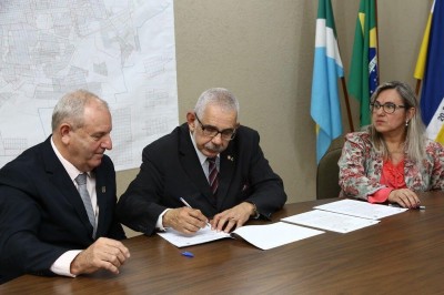 Convênio entre prefeitura e Agepen foi assinado na manhã desta sexta-feira, no CAM (Foto: A. Frota)