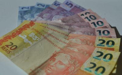 Crédito bancário para 2.646.626 contribuintes será feito dia 17, somando R$ 3,3 bilhões    (Marcello Casal/Agencia Brasil)