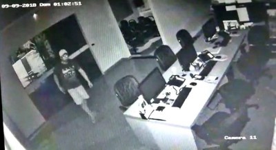 Imagens da câmera de segurança mostram a ação do ladrão (Foto: reprodução/vídeo)