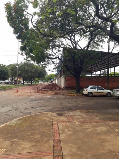 Muro que ocupava calçada há quase 50 anos foi retirado após ordem judicial (Foto: André Bento)