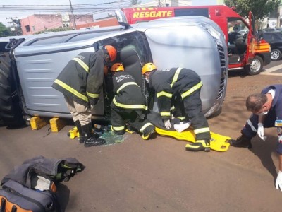 Acidente registrado na Rua Weimar Gonçalves Torres no dia 31 de agosto (Foto: Sidnei Bronka)