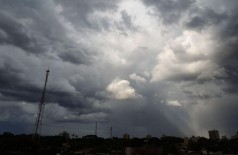 Desde o início do mês de outubro, choveu 16.1 milímetros de chuva em Dourados (Foto: Karol Chicoski/94FM)