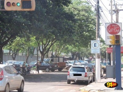 Semáforos com sinais sonoros devem ser instalados em Dourados para atender população com deficiência visual (Foto: André Bento)