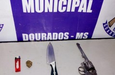 Droga e armas apreendidas com a dupla (Foto: Guarda Municipal)