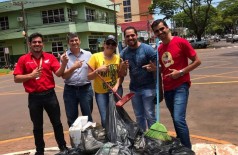 Eleitores limpam as ruas após comemoração (Foto: divulgação/movimento 'Somos Todos Bolsonaro')