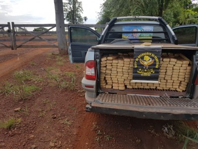 Picape com registro de furto em Naviraí transportava mais de 700 quilos de maconha (Foto: Divulgação/DOF_