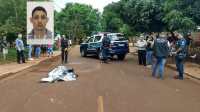 Fábio Avalo dos Santos, de 25 anos, perdeu o controla da moto na Rua Ignácio de Matos Brandão (Fotos: Sidnei Bronka)