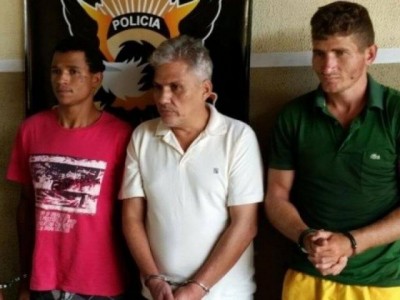Gian Piero Angelim Bussu (1º à direita) no dia em que foi preso com outros membros da quadrilha (Foto: Campo Grande News)