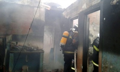 Casa foi incendiada em retaliação à morte de irmãos. - Foto: Diário Online de Corumbá