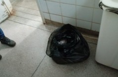 O feto foi encontrado dentro de lixo no banheiro da UPA (Foto: Sidnei Bronka)