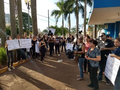 Manifestação realizada no dia 11 de dezembro para protestar a falta de pagamento (Foto: Eliel Oliveira)