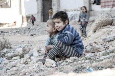 Crianças sírias perto de um abrigo para pessoas deslocadas - Foto: Al-Issa/Unicef/ONU