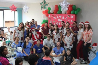 Iniciativa dos colaboradores da assistência teve apoio da Associação dos Voluntários, da Capelania e de funcionários de outros setores do hospital (Foto: Divulgação/HU-UFGD)
