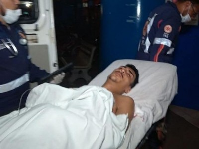 Renan chegando ao hospital após o resgate feito pelo Samu. (Foto: Adilson Domingos)