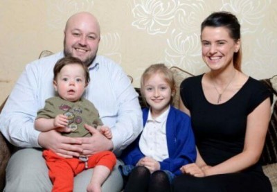 Theo e a família (Foto: Reprodução Facebook)