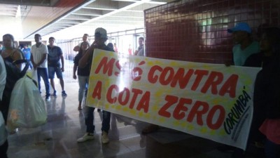 Pescadores protestaram contra projeto de cota zero para pesca na Governadoria, na últiam quarta (Arquivo/Correio do Estado)