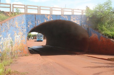 Túnel de bairro em Dourados apresenta rachaduras (Foto: Divulgação)